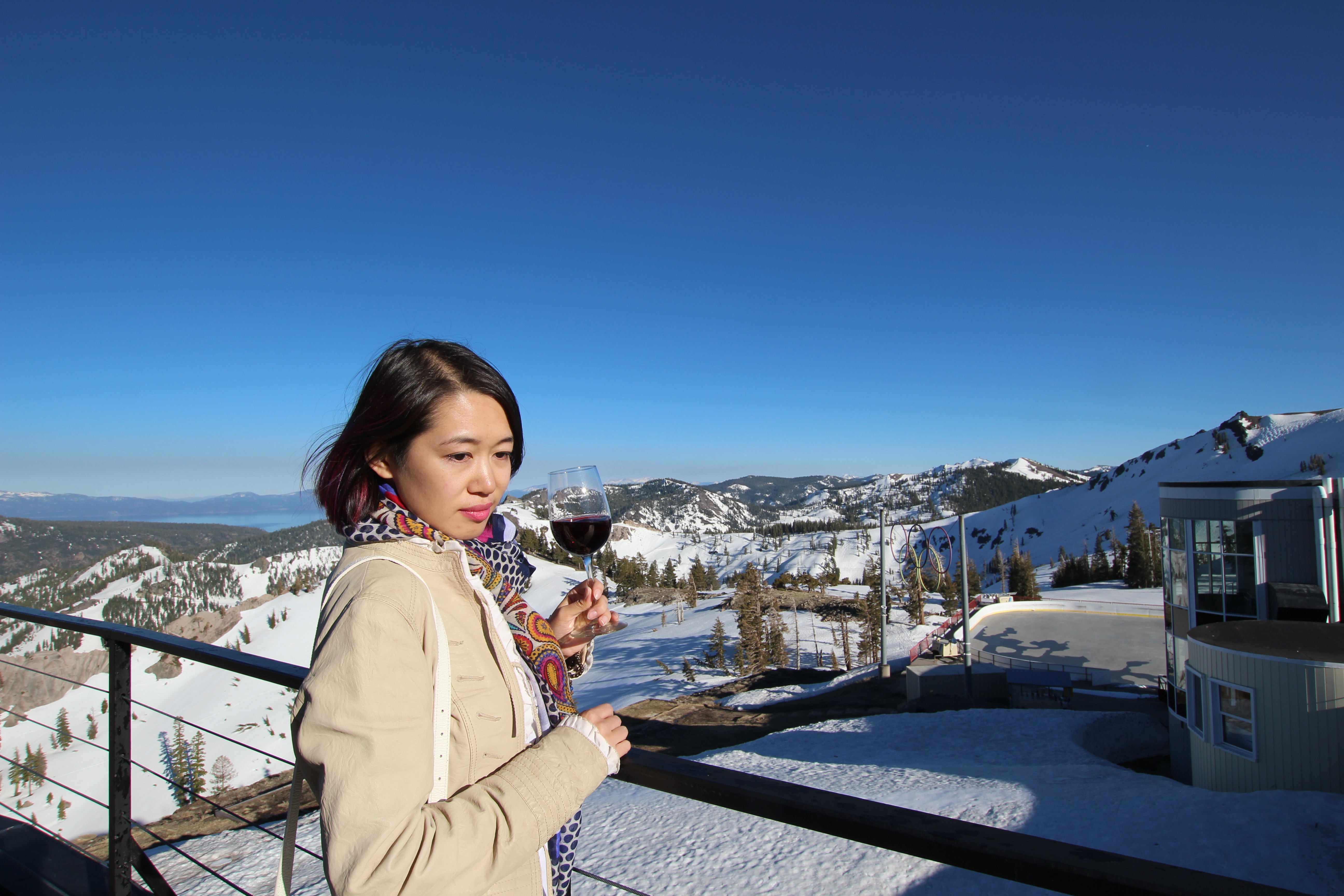 這里的夏天不止滑雪！熱辣比基尼秀點亮清涼之旅
